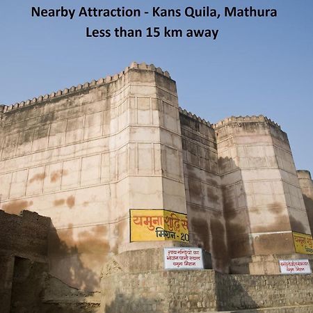 Oyo 29517 Hotel Barsana Palace Chhata Luaran gambar