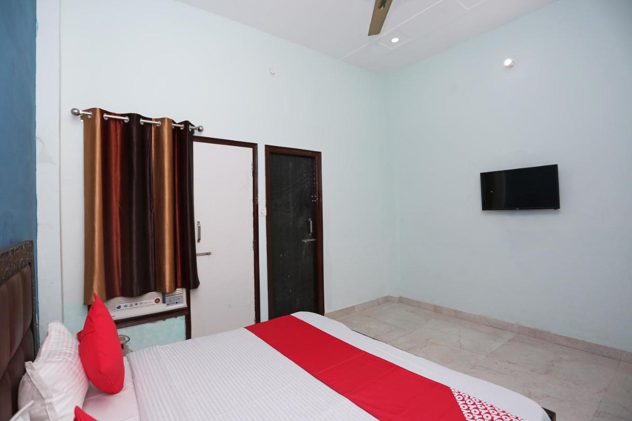 Oyo 29517 Hotel Barsana Palace Chhata Luaran gambar
