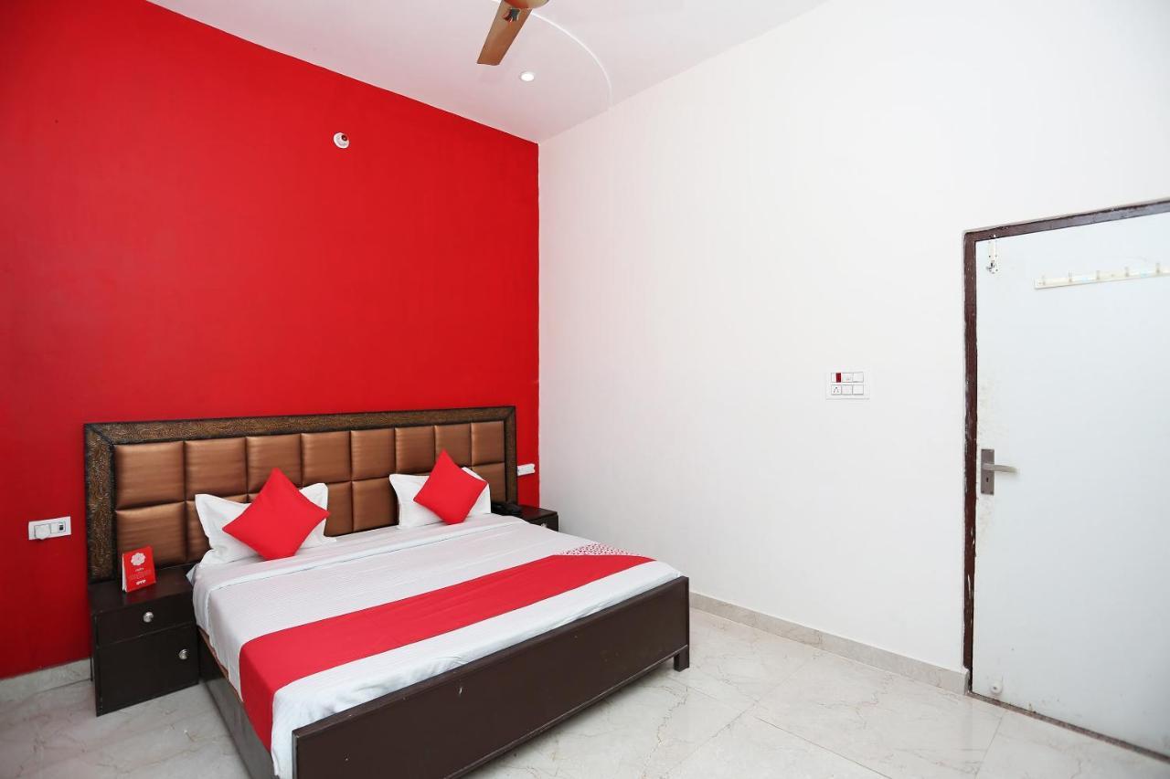Oyo 29517 Hotel Barsana Palace Chhata Luaran gambar