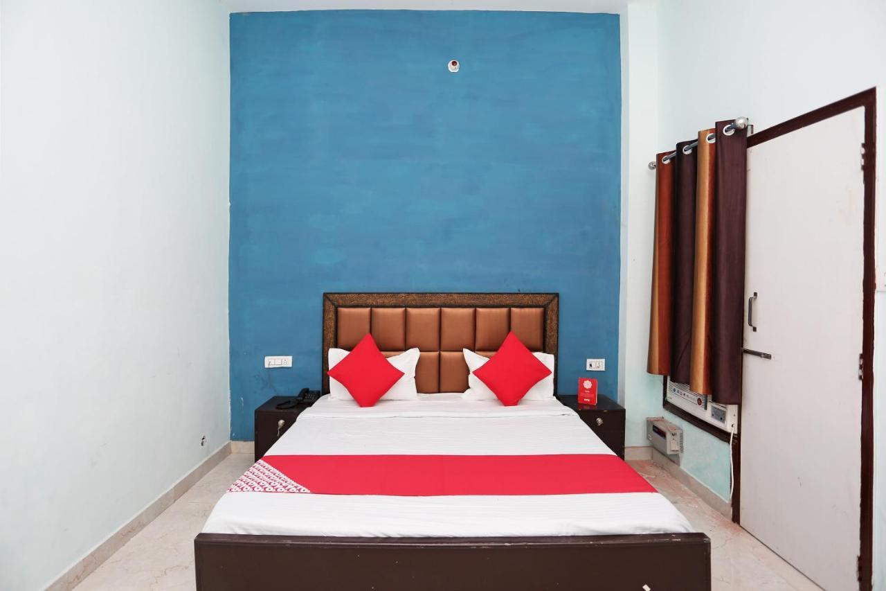 Oyo 29517 Hotel Barsana Palace Chhata Luaran gambar