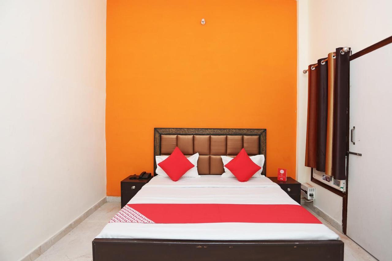 Oyo 29517 Hotel Barsana Palace Chhata Luaran gambar