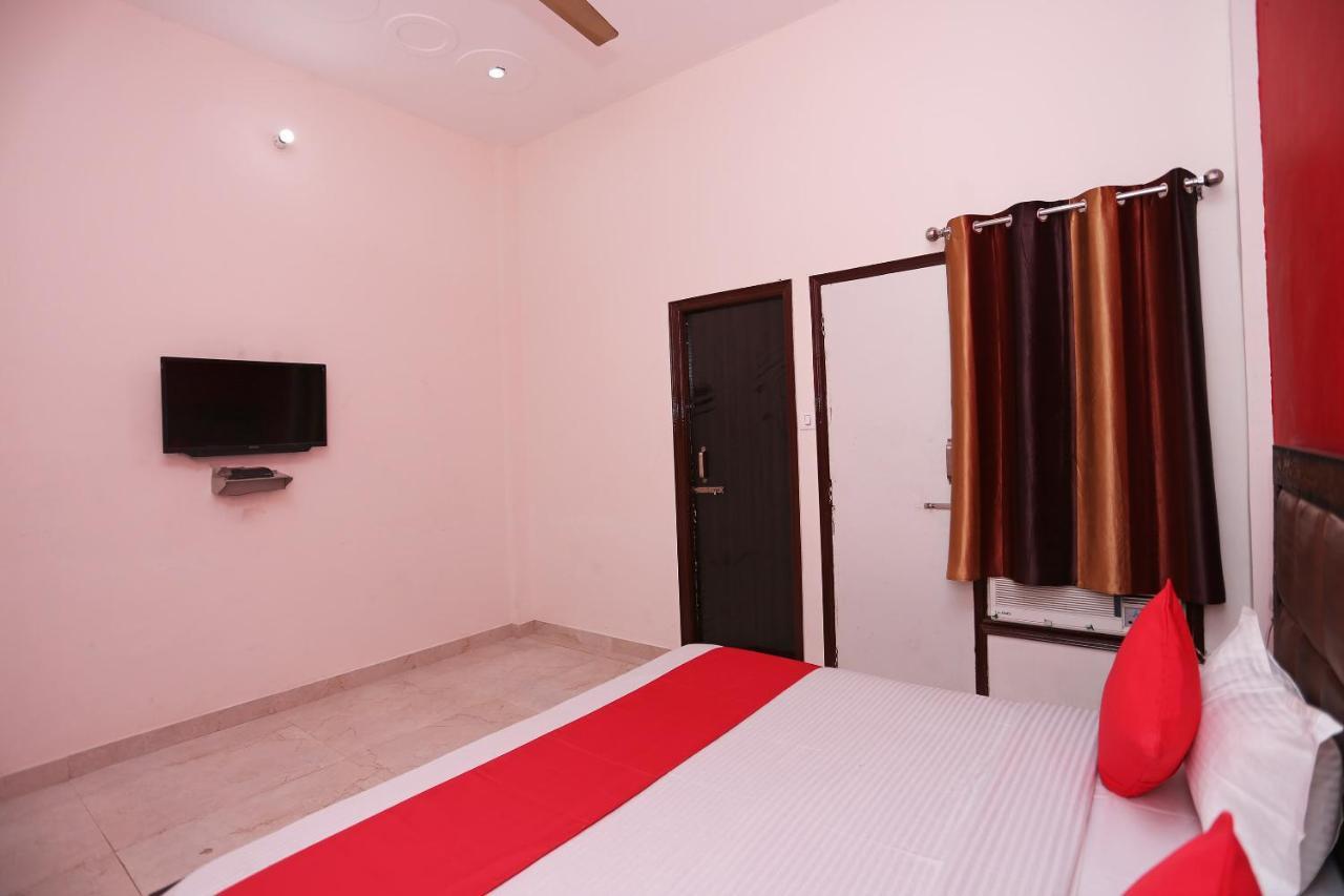 Oyo 29517 Hotel Barsana Palace Chhata Luaran gambar