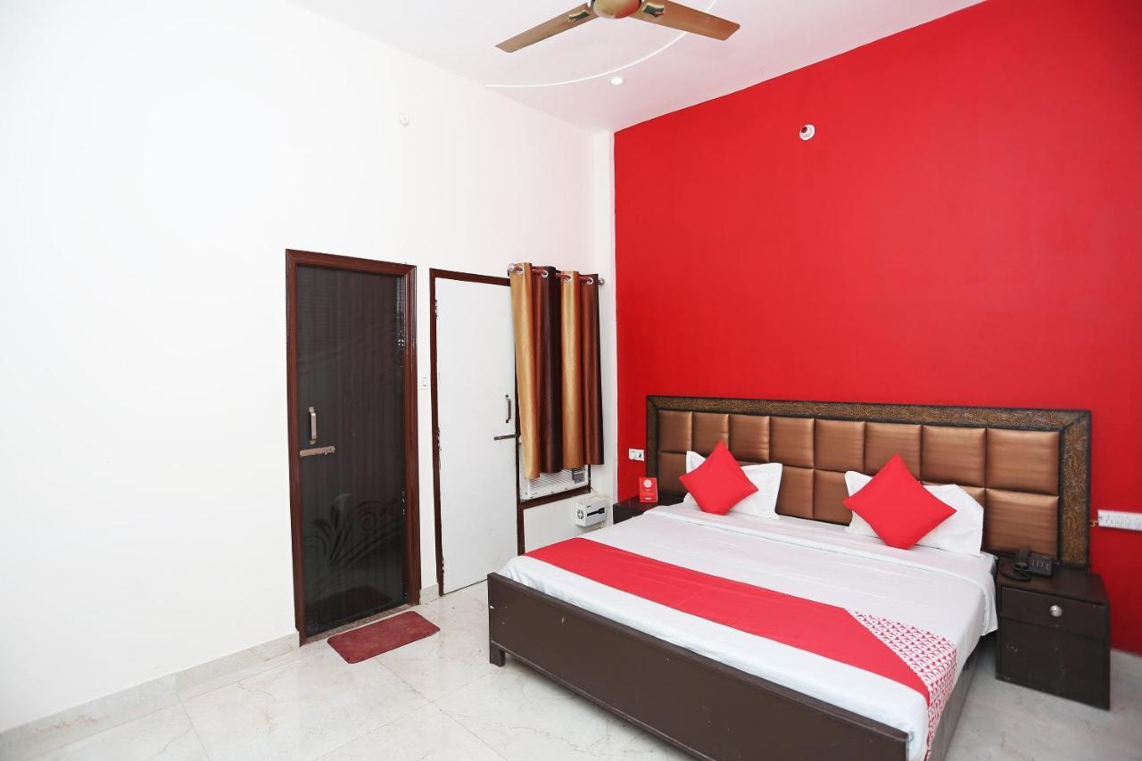Oyo 29517 Hotel Barsana Palace Chhata Luaran gambar
