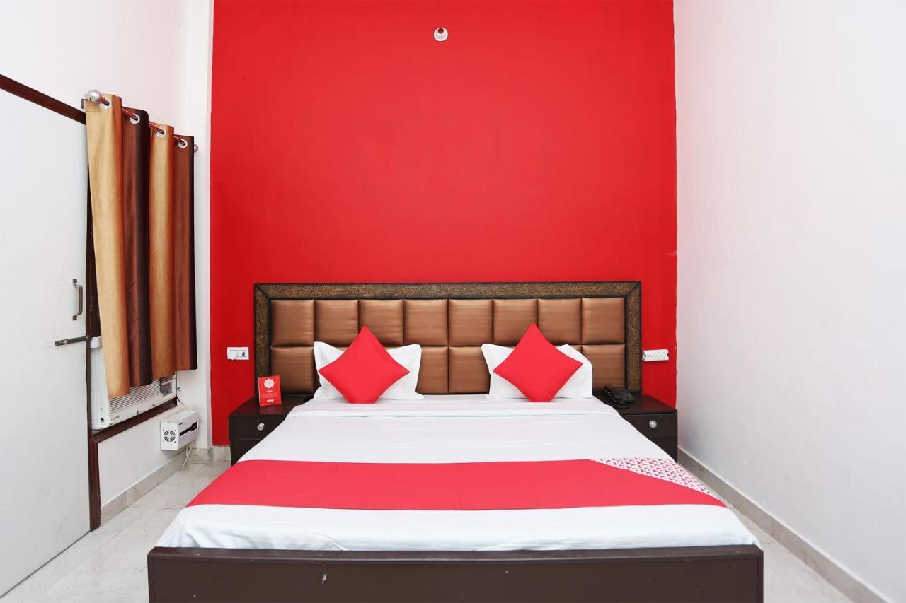 Oyo 29517 Hotel Barsana Palace Chhata Luaran gambar
