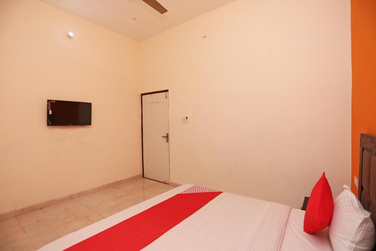 Oyo 29517 Hotel Barsana Palace Chhata Luaran gambar