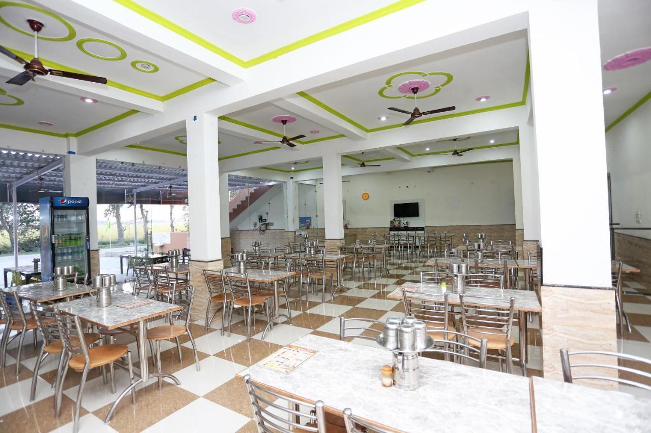 Oyo 29517 Hotel Barsana Palace Chhata Luaran gambar