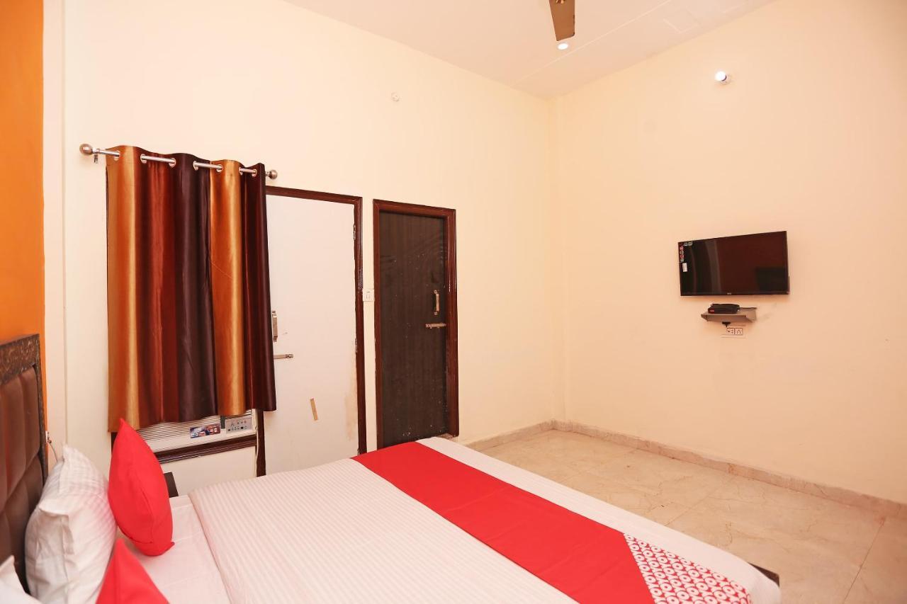 Oyo 29517 Hotel Barsana Palace Chhata Luaran gambar