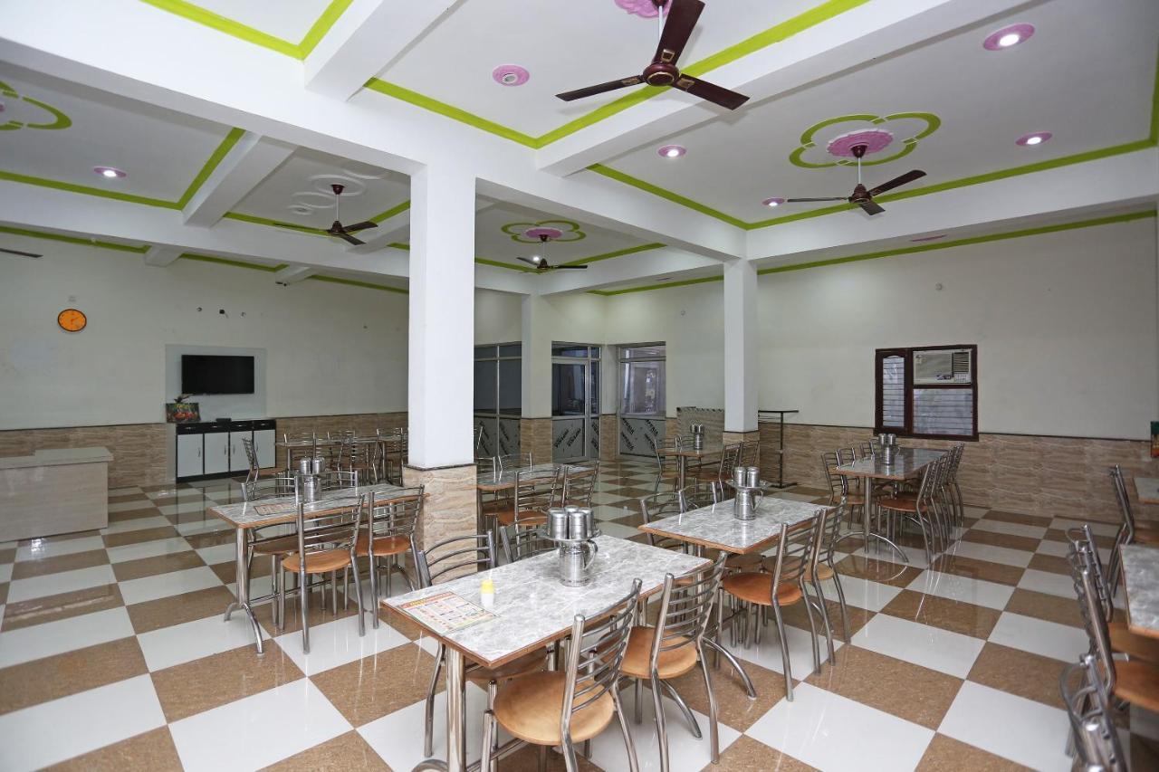 Oyo 29517 Hotel Barsana Palace Chhata Luaran gambar