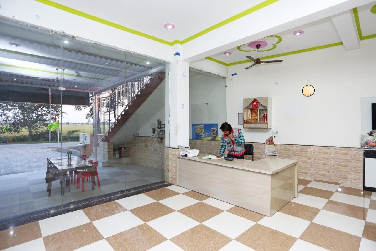 Oyo 29517 Hotel Barsana Palace Chhata Luaran gambar